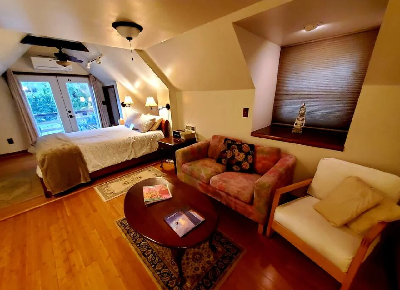 Balcony Suite apartment at White Lotus Eco Spa Retreat, Stanardsville, VA — photo 6 of 41