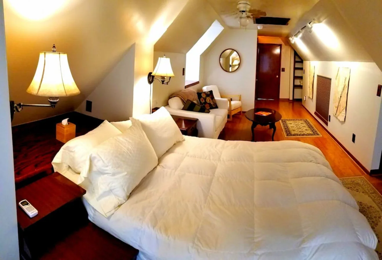Balcony Suite apartment at White Lotus Eco Spa Retreat, Stanardsville, VA — photo 4 of 41