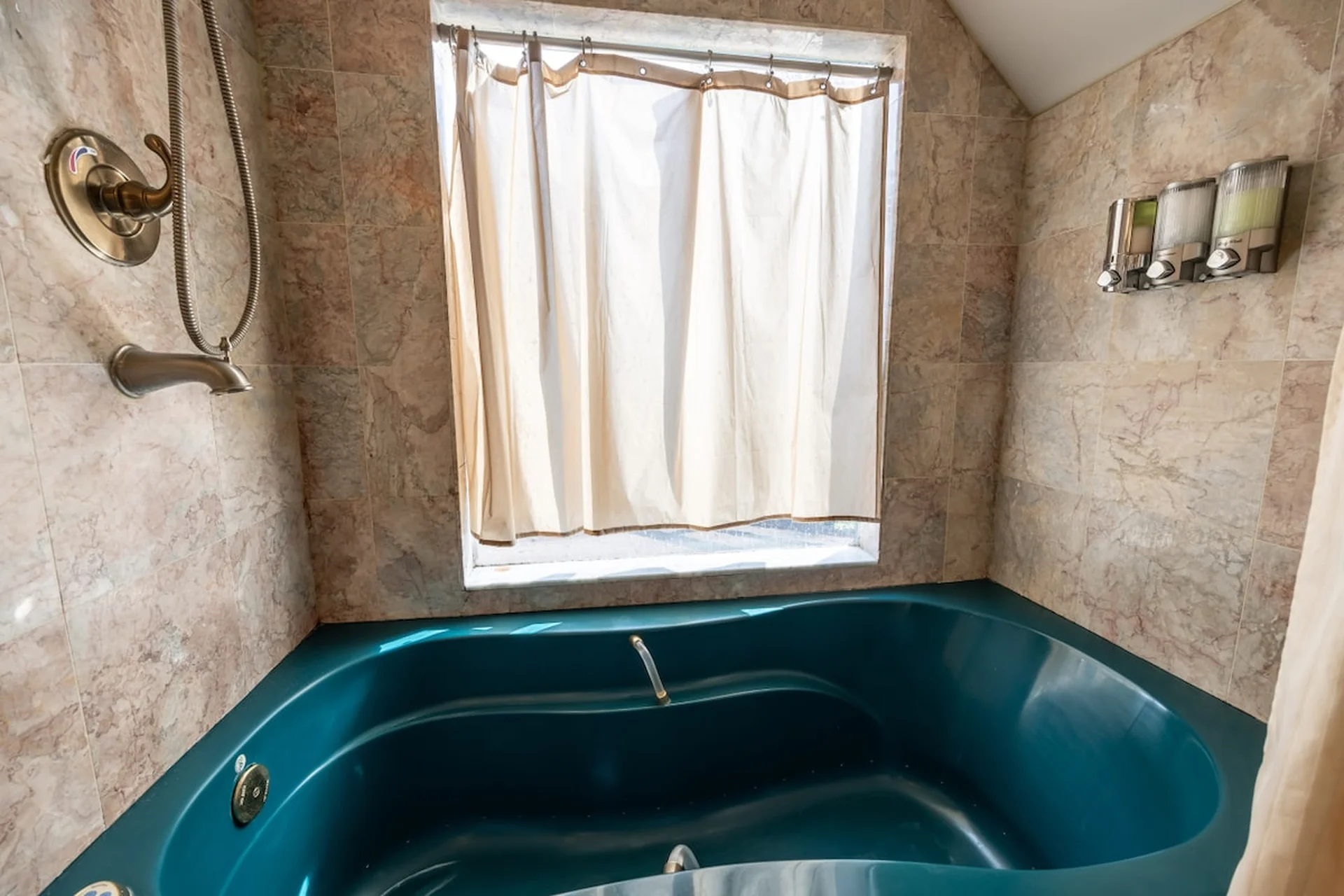 Royal Suite - Image 9