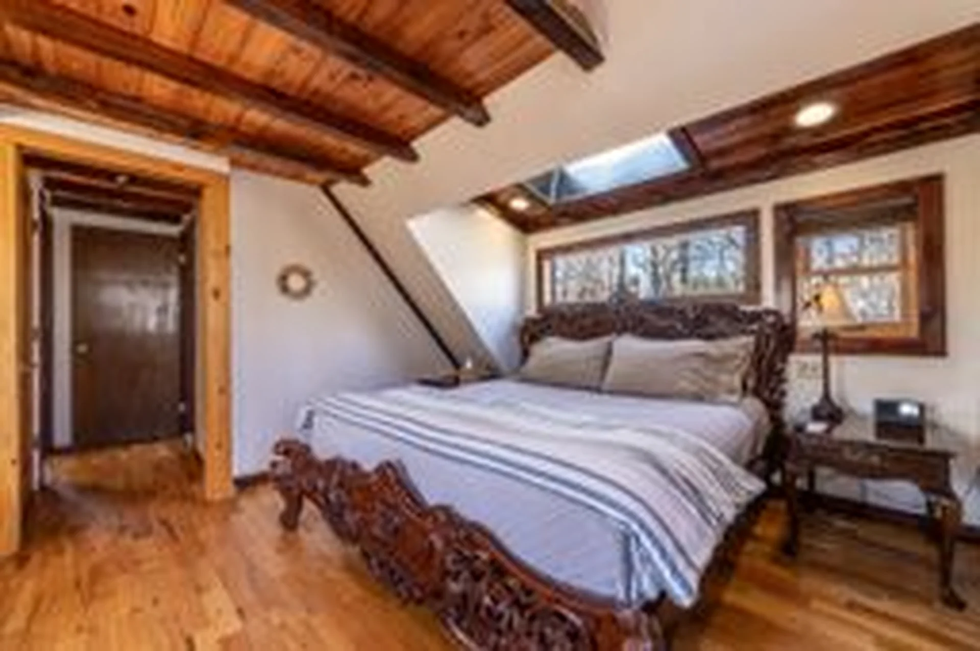 White Lotus Suite - Image 2