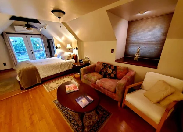 Balcony Suite apartment at White Lotus Eco Spa Retreat, Stanardsville, VA — photo 6 of 41