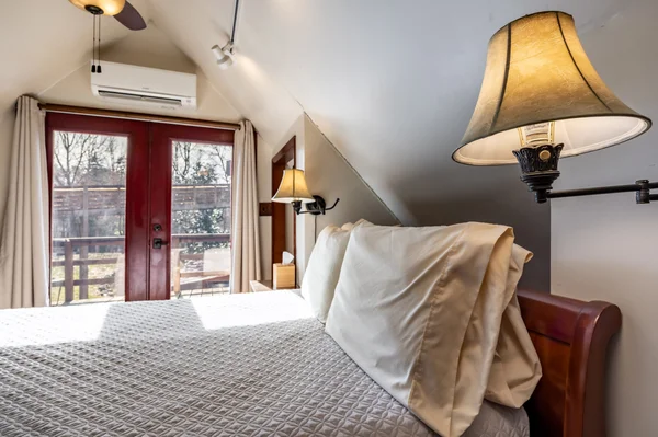 Balcony Suite apartment at White Lotus Eco Spa Retreat, Stanardsville, VA — photo 5 of 41