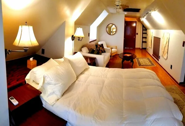 Balcony Suite apartment at White Lotus Eco Spa Retreat, Stanardsville, VA — photo 4 of 41