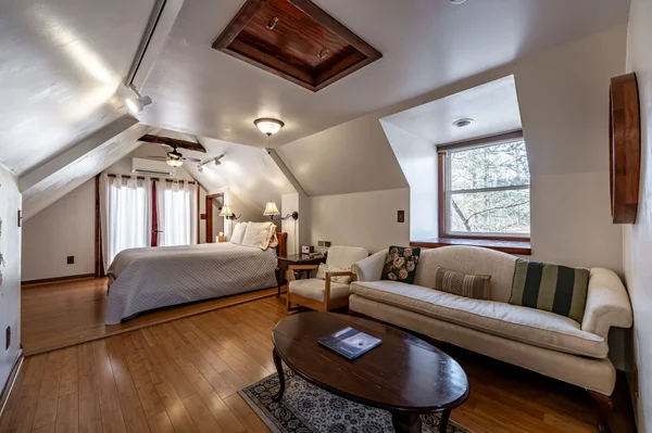Balcony Suite apartment at White Lotus Eco Spa Retreat, Stanardsville, VA — photo 3 of 41