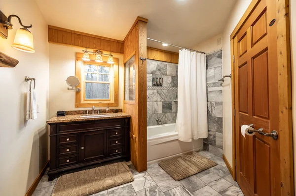 Cascina Rococo guest suite at White Lotus Eco Spa Retreat, Stanardsville, VA — photo 8 of 40