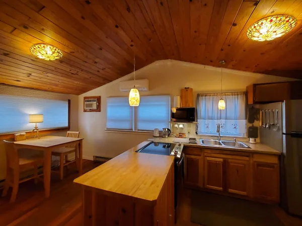 Glade Cottage cottage at White Lotus Eco Spa Retreat, Stanardsville, VA — photo 10 of 33