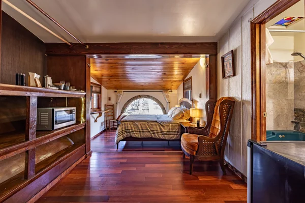 Suite Pea apartment at White Lotus Eco Spa Retreat, Stanardsville, VA