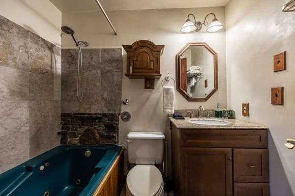 Suite Pea apartment at White Lotus Eco Spa Retreat, Stanardsville, VA — photo 8 of 36