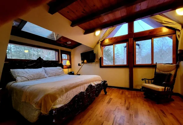 White Lotus Suite guest suite at White Lotus Eco Spa Retreat, Stanardsville, VA — photo 13 of 46
